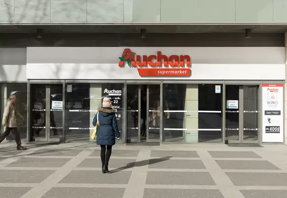 Auchan wprowadza godziny ciszy w polskich sklepach. Oznacza to brak muzyki i lżejsze światło