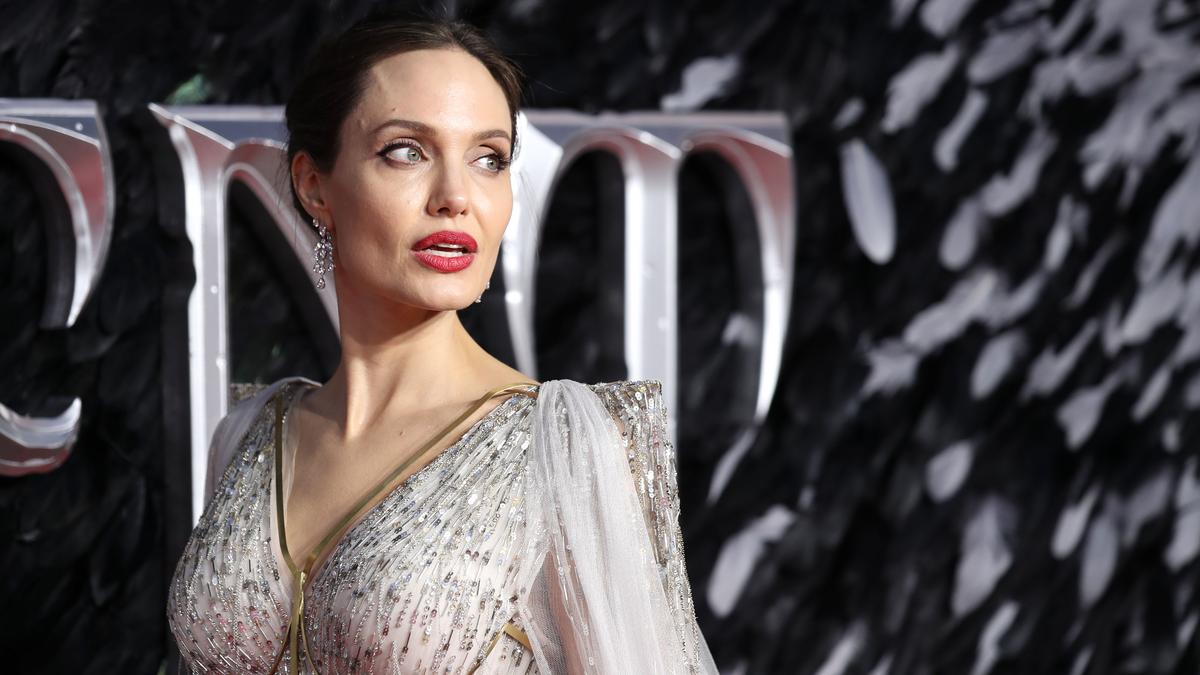 13 alkalom, amikor Angelina Jolie végzet asszonyának öltözött a vörös szőnyegen
