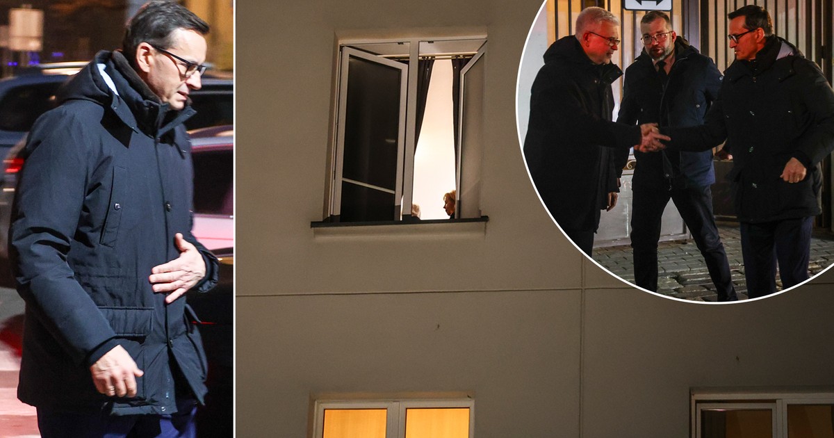 To był długi dzień dla Morawieckiego. W takim nastroju opuszczał wieczorne spotkanie