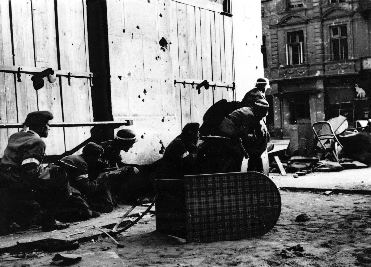 Eugeniusz Lokajski „Brok” robił zdjęcia przez cały okres walk w Warszawie