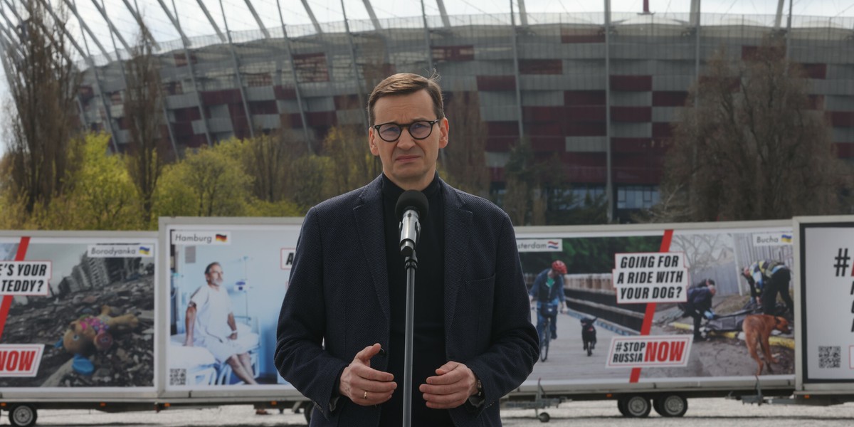 Premier inicjuje akcję billboardową.