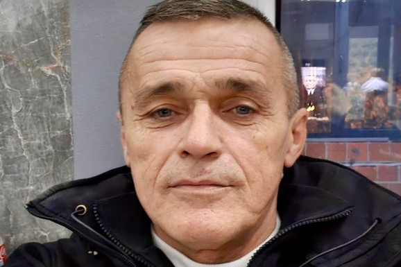 PRONAĐEN ARSENAL HLADNOG ORUŽJA, OBELEŽJA "UKP"... Uhapšen kontroverzni bivši policajac: Utvrđeno da je vozio NADROGIRAN, u javnosti poznat po slučaju Jelene Marjanović