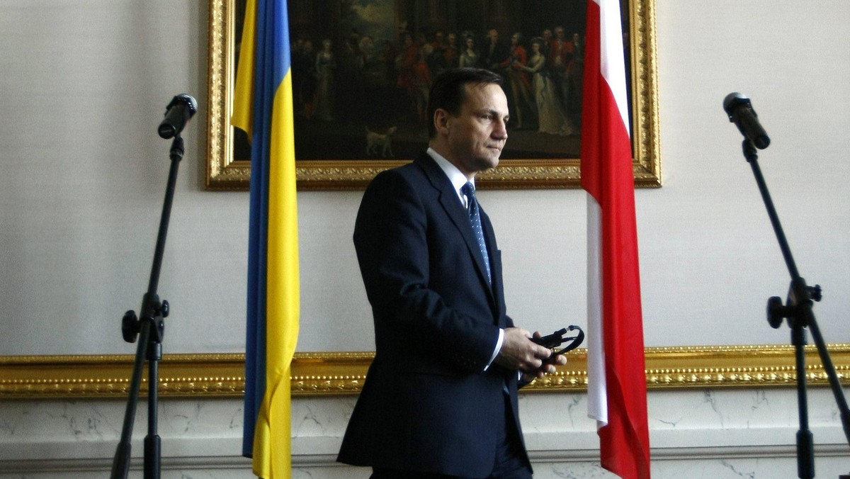 Minister spraw zagranicznych Radosław Sikorski weźmie we wtorek udział w konferencji grupy kontaktowej ws. Libii w Londynie - powiedział podczas szczytu UE w Brukseli minister ds. europejskich Mikołaj Dowgielewicz.