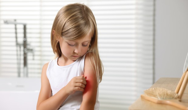 Skoro polovina dece sa ekcemom preraste ekcem ili doživi poboljšanje simptoma do puberteta. Kod drugih, neki oblik ekcema se nastavlja tokom celog života