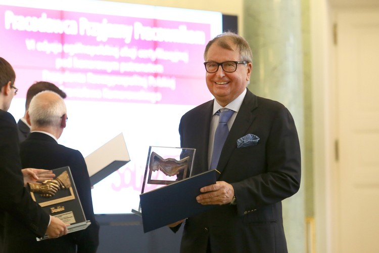 W 2000 roku Jerzy Starak kupił Polpharmę i w ciągu kilku lat uczynił z niej jeden z najpotężniejszych koncernów farmaceutycznych w w Polsce. W 2012 roku za miliard złotych przejął warszawską Polfę. Anna Starak jest z kolei właścicielką restauracji Be­lve­de­re Ła­zien­ki Kró­lew­skie. W 2014 roku majątek małżeństwa wzrósł o 250 mln zł.