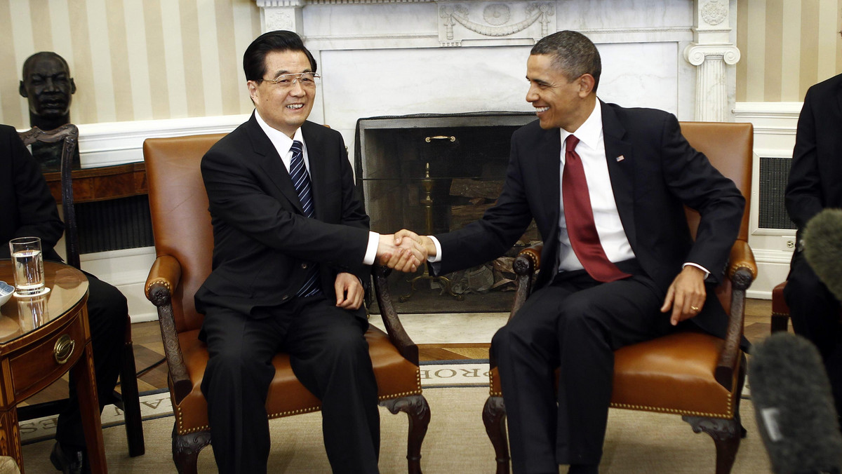 W Białym Domu rozpoczęły się rozmowy prezydentów USA i Chin, Baracka Obamy i Hu Jintao, który przybył z kilkudniową oficjalną wizytą do USA. Przed spotkaniem Waszyngton ogłosił, że Pekin zakupi w USA towary za 45 mld dolarów, w tym 200 boeingów.