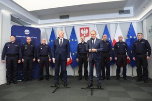 Do 1800 zł dodatku mieszkaniowego dla służb mundurowych. Jest zapowiedź premiera