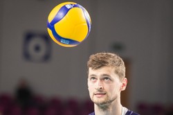 LM siatkarzy. Projekt wygrał dwa pierwsze sety, ale przegrał po tie-breaku