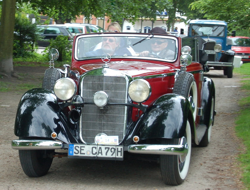 Mercedes-Benz 230