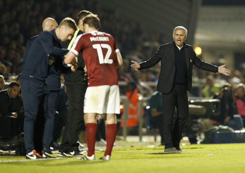 Jose Mourinho groził koledze po fachu. Trener Manchesteru United chciał uderzyć Arsene'a Wengera