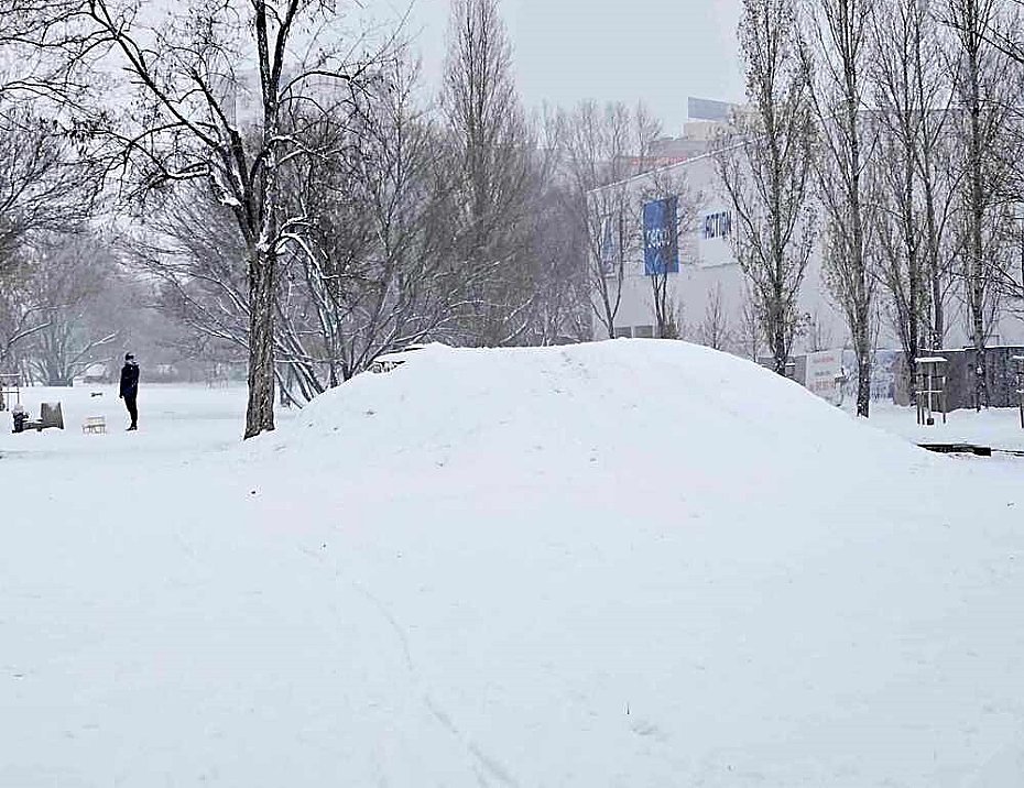 Czy górka nieopodal Kanału Żerańskiego mogłaby posłużyć najmłodszym saneczkarzom? źródło: bo.um.warszawa.pl