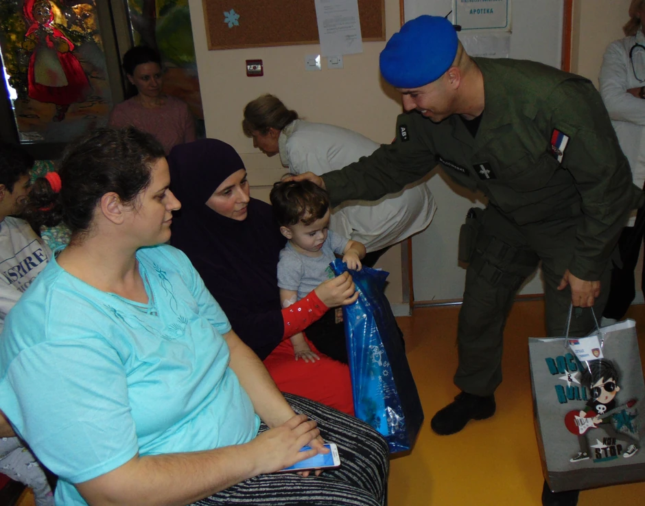 Pripadnici niškog odreda Žandarmerije obradovali mališane
