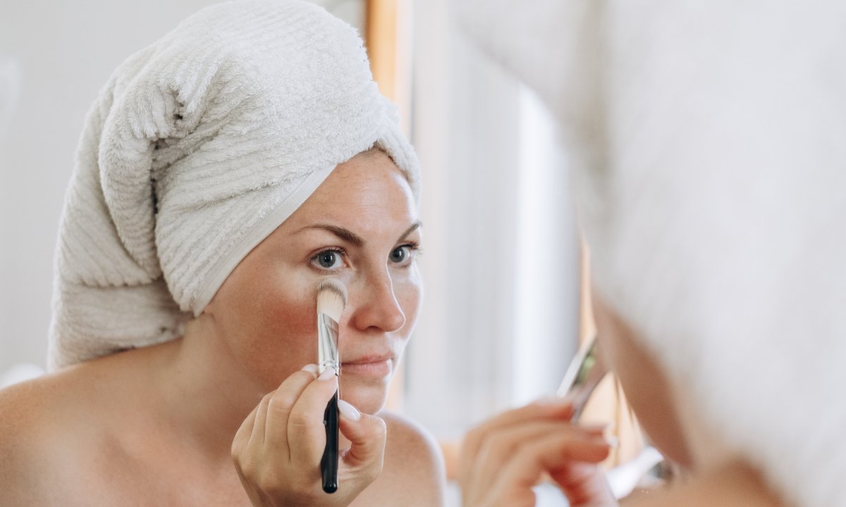 Ten korektor za 7zł kryje jak kamuflaż! Nie wchodzi w fałdki, doskonale ukrywa sińce