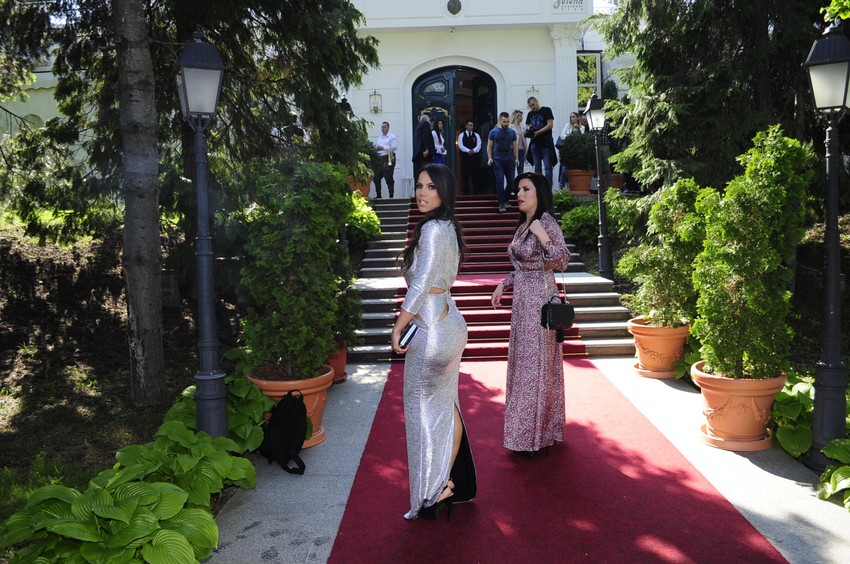 Aleksandra Troicki (levo)