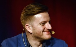 'Rzeczpospolita' pisze o podobieństwach 'Króla' Twardocha do książki algierskiego autora. Polski pisarz: To przypadek