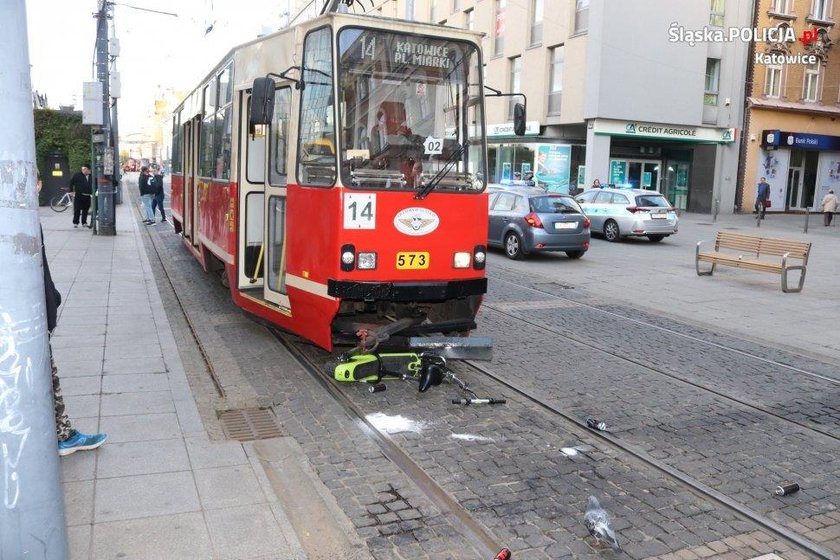 Staruszek na hulajnodze zderzył się z tramwajem