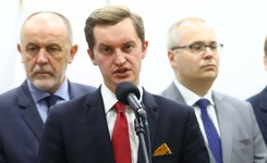 Raport komisji weryfikacyjnej. &#39;Hanna Gronkiewicz-Waltz i jej urzędnicy dopuścili do licznych zaniedbań&#39;