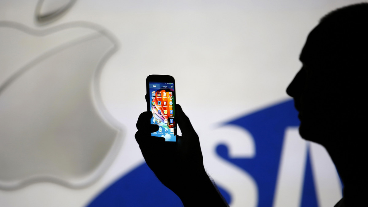 Ława przysięgłych sądu w San Jose (Kalifornia) skazała w piątek południowokoreańskiego giganta elektronicznego Samsunga na zapłacenie amerykańskiemu konkurentowi Apple 119,6 mln dolarów za naruszenie jego praw patentowych przy projektowaniu nowych smartfonów.