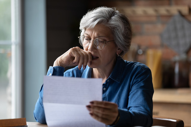Osoba pobierająca rentę rodzinna, która uzyska status emeryta, może bez limitów dorabiać do świadczenia