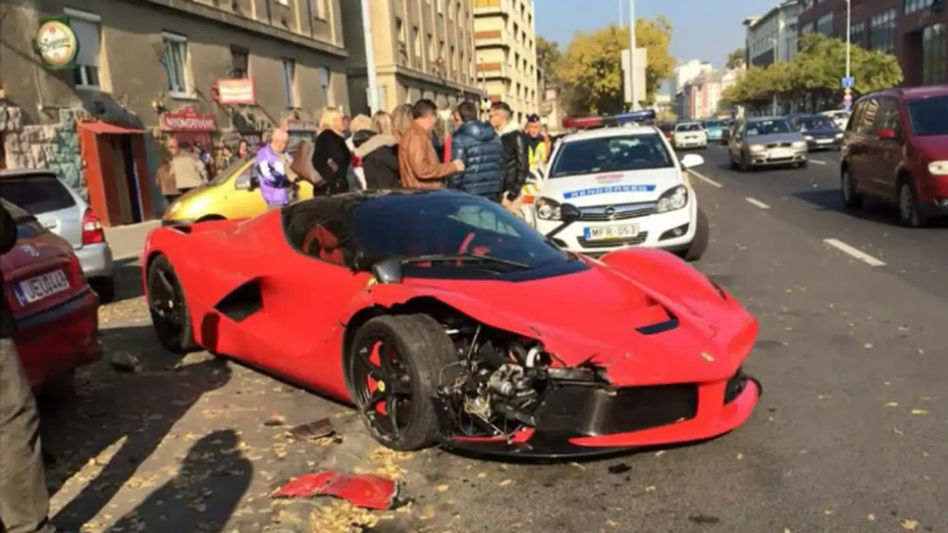 Mężczyzna kupił warte 2 miliony dolarów Ferrari. Nie cieszył się nim długo