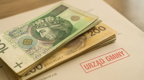 Nowe pensje wójtów i urzędników od stycznia 2026. Nawet 21 tys. zł miesięcznie – rząd podnosi stawki