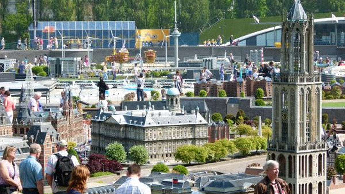 Z okazji obchodzonej w tym roku 60. rocznicy swego istnienia Madurodam, zostało zamknięte na okres kilku miesięcy i poddane gruntownej rekonstrukcji. Po przebudowie nadal jest miejscem, gdzie można zobaczyć wszystko to z czego słynie Holandia i doskonałym punktem startowym do podróży po tym kraju. Zmienił się tylko sposób zwiedzania - z biernego na interaktywny oraz sposób przekazywania informacji, ich wybór zależy od odwiedzających.