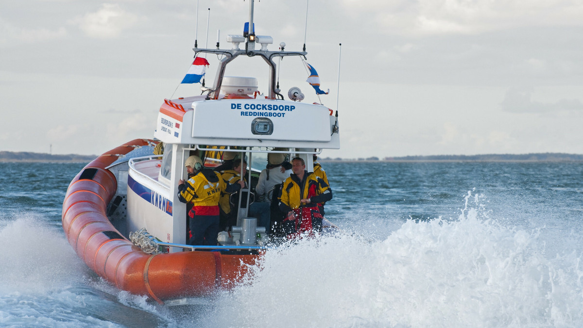 Tonący w Morzu Północnym Polak został w nocy uratowany przez holenderską straż przybrzeżną. Portal gelderlander.nl opisał akcję ratunkową wręcz jako "spektakularną".
