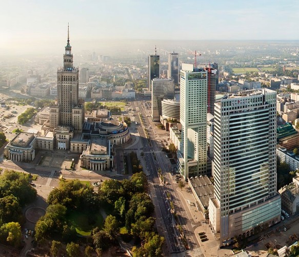Całkowita powierzchnia obiektu wynosi ponad 53 000 m kw. Atutem budynku będzie całkowicie przeszklona fasada, która zapewni niezwykły widok na panoramę Warszawy. Za wygląd budynku odpowiada znany architekt Helmut Jahn.