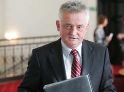 "Pozbyć się ludzi z szemraną przeszłością"