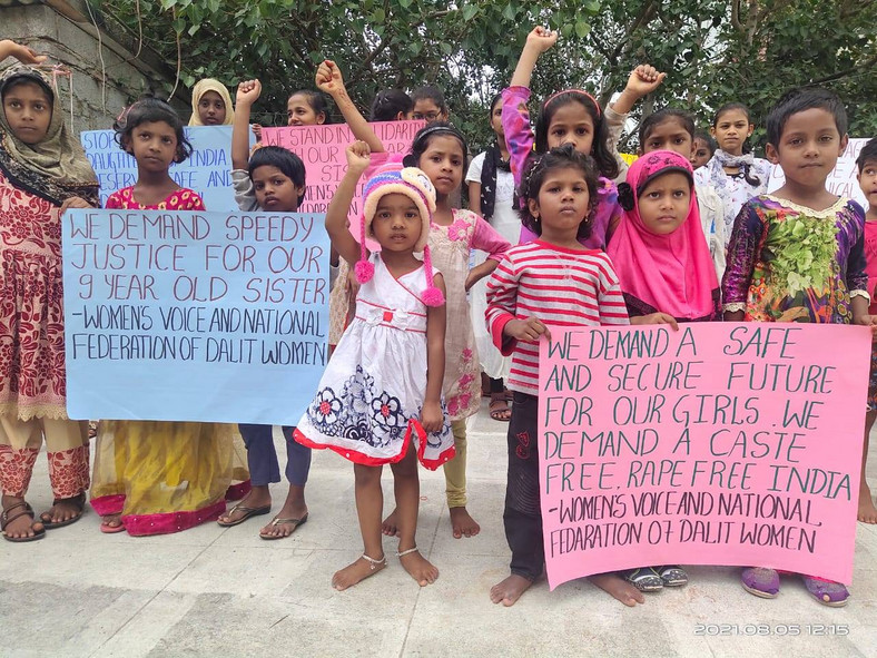 Zdjęcie z protestu zorganizowanego przez dzieci Dalitek (Women's Voice & National Federation of Dalit Women) w Bangalore