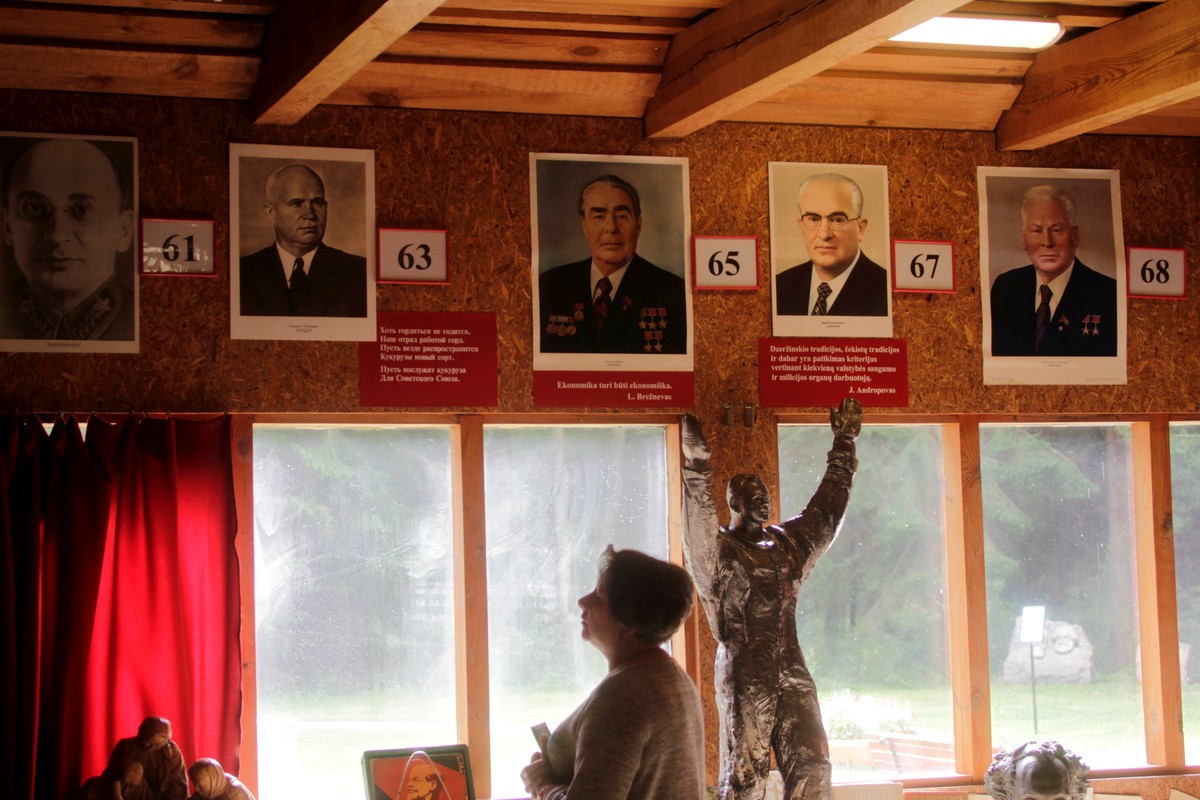Portrety Berii, Chruszczowa, Breżniewa, Andropowa i Czernienki