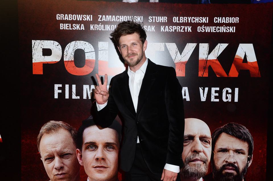 Antoni Królikowski na premierze filmu "Polityka"