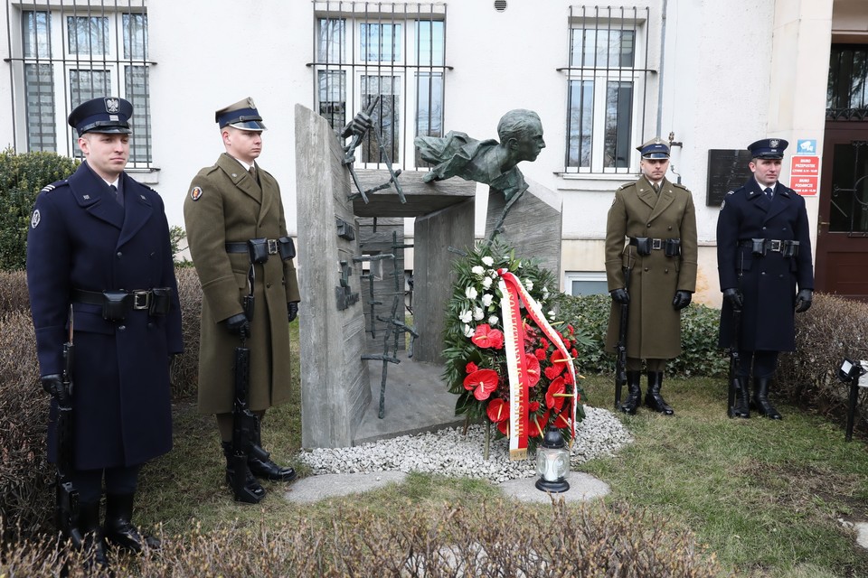 Uroczyste złożenie wieńca przed pomnikiem Jana Rodowicza "Anody", 1 bm. w Warszawie