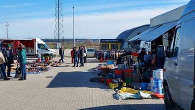 Miliony w błoto i jedyna taka hala targowa w Polsce. "To dla bydła jest, nie dla ludzi"