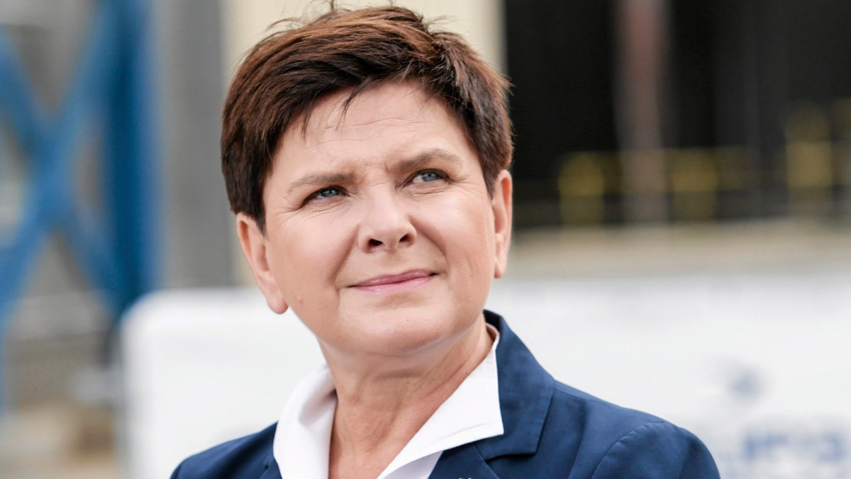 Sprawy cyberbezpieczeństwa są w tej chwili najważniejszymi wyzwaniami współczesnego świata - powiedziała Beata Szydło na Europejskim Forum Cyberbezpieczeństwa CYBERSEC w Krakowie. Premier odwiedziła dziś rano stoiska polskich start-upów i rozmawiała z twórcami innowacyjnych technologii w Centrum Kongresowym ICE.