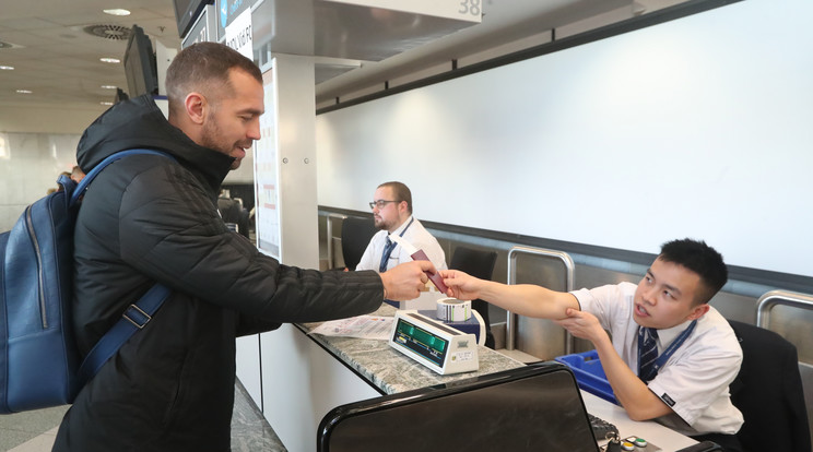 Juhász Roland 
csapatkapitány 
és társai azért 
keltek útra, 
hogy Boriszovban harcolják ki
a továbbjutást / Foto: Weber Zsolt