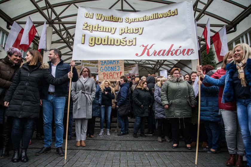 Będą podwyżki w sądach, tylko czy to zatrzyma protest?