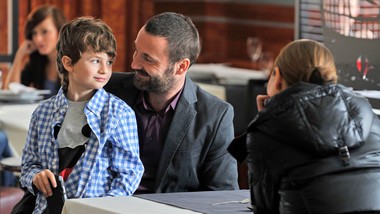 kostek z "listów do m." nie jest już małym chłopcem. zagrał w hicie netflixa