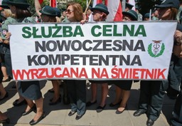 Celnicy protestowali przeciw włączeniu ich służby do Krajowej Administracji Skarbowej