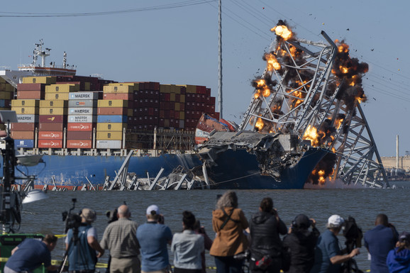 POPRAVKA OD DVE MILIJARDE DOLARA DUGA ČETIRI GODINE Teretni brod koji je urušio most u Baltimoru ponovo zaplovio (FOTO, VIDEO)