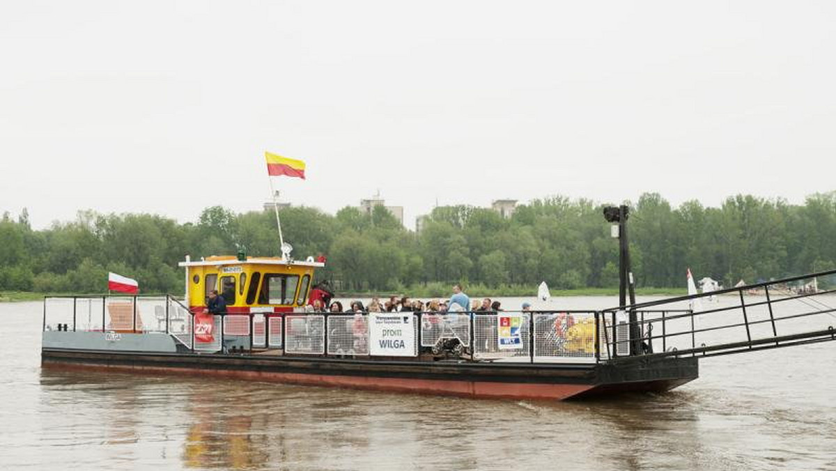 Ta informacja ucieszy wielu mieszkańców Warszawy i turystów. Już za kilka dni będą mogli oglądać miasto z perspektywy Wisły. Wracają bowiem Warszawskie Linie Turystyczne. Brzegi rzeki połączą promy, będzie można wybrać się na wycieczkę tramwajem wodnym lub na całodzienny rejs statkiem "Zefir" do Serocka.