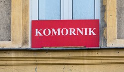 Od 1 stycznia 2026 roku komornik zabierze z wypłaty mniej. Ile z wynagrodzenia będzie musiał zostawić na koncie?