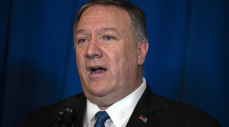 Mike Pompeo amerikai külügyminiszter sajtóértekezletet tart Donald Trump elnök Palm Beachben lévő Mar-a-Lago villájában 2019. december 29-én. Fotó: MTI/AP