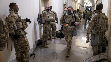 USA: wyjątkowe zdjęcia żołnierzy pilnujących Kapitolu