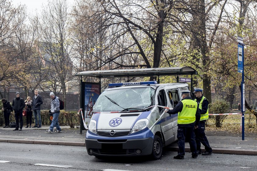 Wypadek karetki w Katowicach