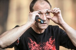 Kukiz łączy karierę polityczną z koncertami. "To się skończy katastrofą"