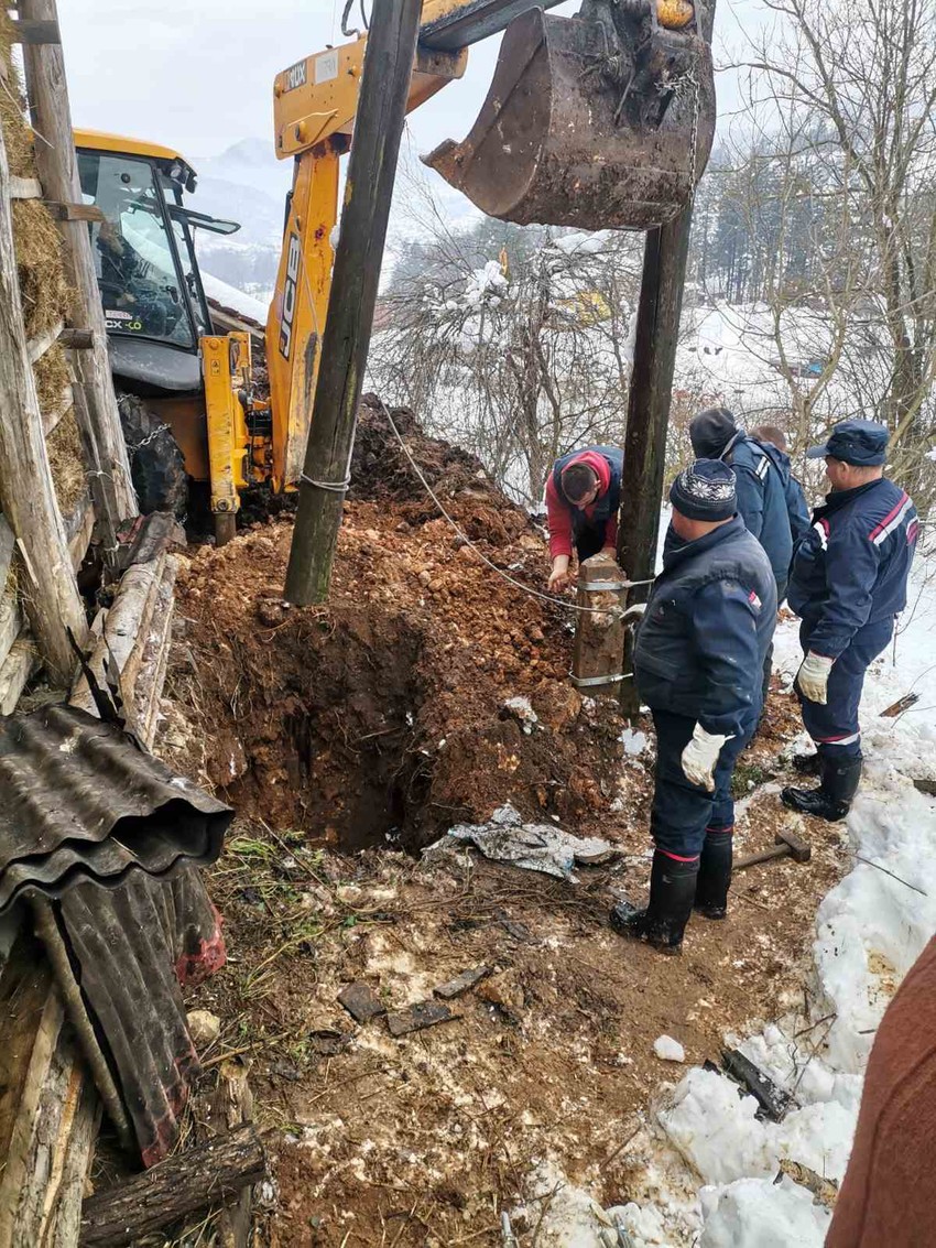 Umesto stare bandere tokom dana je postavljena nova