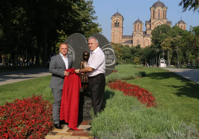 Vesić i Dmitrović otkrili bistu Milice Rakić Foto: Beoinfo