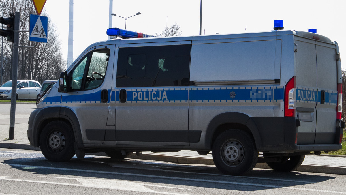 Policjanci z Olsztyna wspólnie z mrągowskimi funkcjonariuszami zatrzymali 45-latka, który posiadał pliki z pornografią dziecięcą - informuje "Radio Olsztyn".