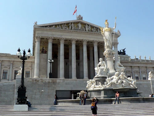 Budynek Parlamentu Austrii, który widzimy na dzisiejszym Google Doodle - 26 października 2009 roku
